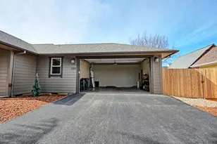 205 N 9th St, Jacksonville, OR 97530 - Photo 25