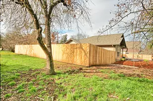 205 N 9th St, Jacksonville, OR 97530 - Photo 35