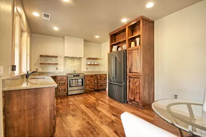 205 N 9th Street, Jacksonville, OR 97530 - Photo 11