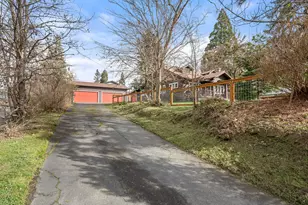 420 NW Savage St, Grants Pass, OR 97526 - Photo 5