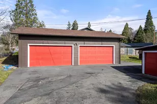 420 NW Savage St, Grants Pass, OR 97526 - Photo 3