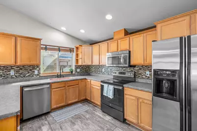 2215 SW Stonehedge Court, Redmond, OR 97756 - Photo 15