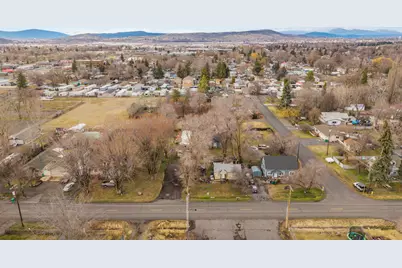 2118 Wiard Street, Klamath Falls, OR 97603 - Photo 3