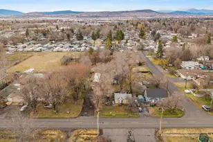 2118 Wiard St, Klamath Falls, OR 97603 - Photo 3