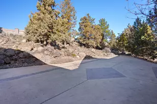 268 NW Scenic Heights Dr, Bend, OR 97703 - Photo 47