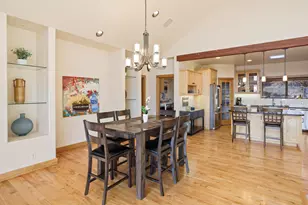 268 NW Scenic Heights Dr, Bend, OR 97703 - Photo 15