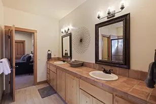 268 NW Scenic Heights Dr, Bend, OR 97703 - Photo 33