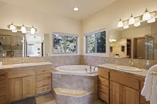 268 NW Scenic Heights Dr, Bend, OR 97703 - Photo 27