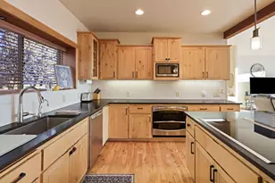 268 NW Scenic Heights Dr, Bend, OR 97703 - Photo 21