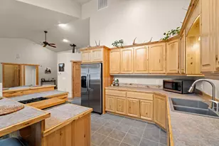 6323 SE Cedar Hills Ct, Prineville, OR 97754 - Photo 9