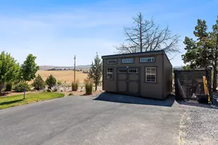 2213 NE Bunchgrass Ct, Madras, OR 97741 - Photo 19