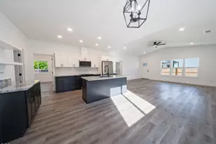 465 Arnos St, Talent, OR 97540 - Photo 3