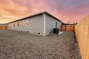 465 Arnos St, Talent, OR 97540 - Photo 27