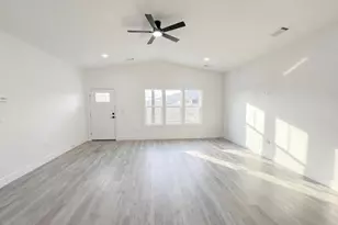 465 Arnos St, Talent, OR 97540 - Photo 7