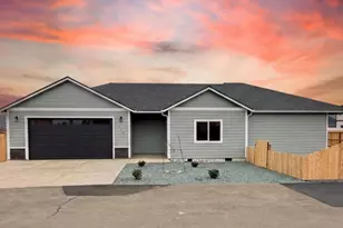 465 Arnos St, Talent, OR 97540 - Photo 1