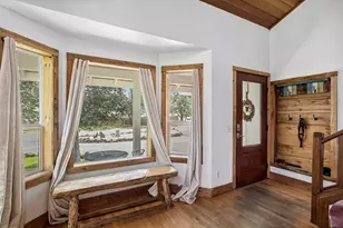 61585 E Lake Dr, Bend, OR 97702 - Photo 7