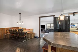 61585 E Lake Dr, Bend, OR 97702 - Photo 15