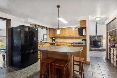 61585 E Lake Drive, Bend, OR 97702 - Photo 11