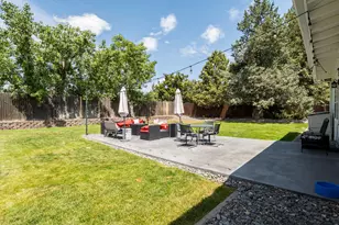 61585 E Lake Dr, Bend, OR 97702 - Photo 35