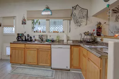 903 W 11th Street, Medford, OR 97501 - Photo 9