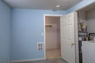 903 W 11th St, Medford, OR 97501 - Photo 41