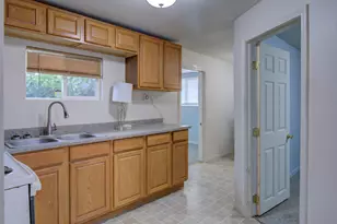 903 W 11th St, Medford, OR 97501 - Photo 31