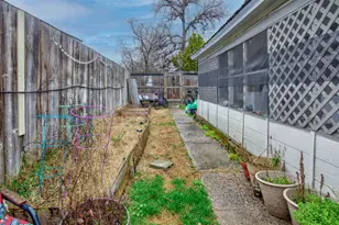 903 W 11th St, Medford, OR 97501 - Photo 25