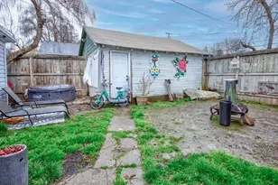 903 W 11th St, Medford, OR 97501 - Photo 23