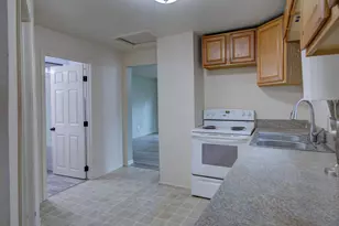 903 W 11th St, Medford, OR 97501 - Photo 33