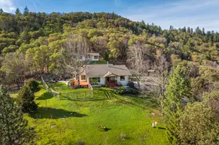 160 Wallace Ln, Grants Pass, OR 97527 - Photo 3