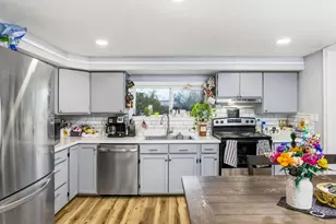 456 N Log Cabin St, Independence, OR 97351 - Photo 11