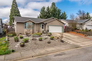 380 SE Sunnyside Dr, Winston, OR 97496 - Photo 3