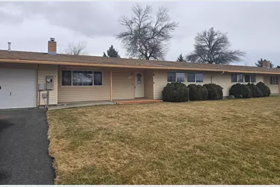 10631 Kincheloe Avenue, Klamath Falls, OR 97603 - Photo 1