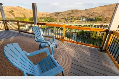 390 Elrod Place, Maupin, OR 97037 - Photo 3