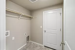 1915 SW 23rd St, Redmond, OR 97756 - Photo 21