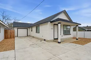1915 SW 23rd St, Redmond, OR 97756 - Photo 5