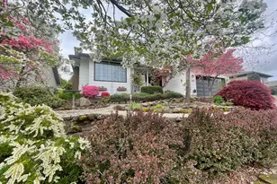 2446 Heritage Way, Medford, OR 97504 - Photo 3
