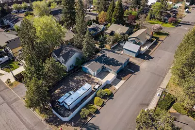 195 SE Roosevelt Avenue, Bend, OR 97702 - Photo 3