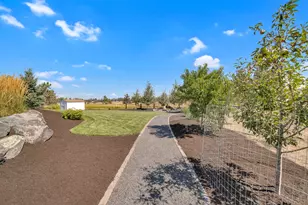 21483 Bunch Grass Ct, Bend, OR 97701 - Photo 45