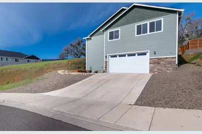21 Cerulean Terrace, Eagle Point, OR 97524 - Photo 1