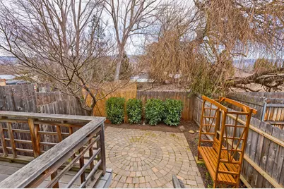 381 Glenn Street, Ashland, OR 97520 - Photo 3