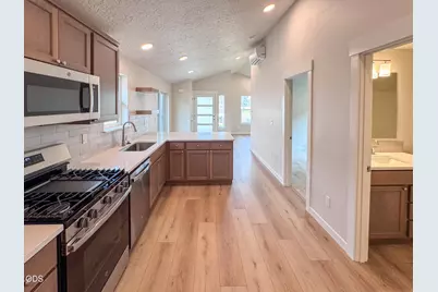 2830 NW Sterling Drive, Redmond, OR 97756 - Photo 3