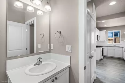 2692 NW 28th Street #255, Redmond, OR 97756 - Photo 7