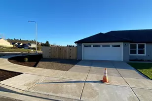 3360 Bryson Way, Medford, OR 97504 - Photo 3