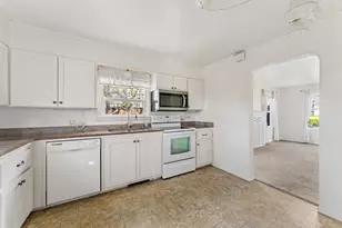 414 NE 11th St, Grants Pass, OR 97526 - Photo 7