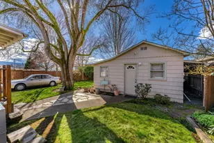 414 NE 11th St, Grants Pass, OR 97526 - Photo 17