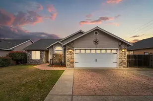 3043 Colonial Ave, Medford, OR 97504 - Photo 1