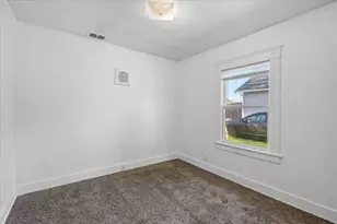 425 N Columbus Ave, Medford, OR 97501 - Photo 17