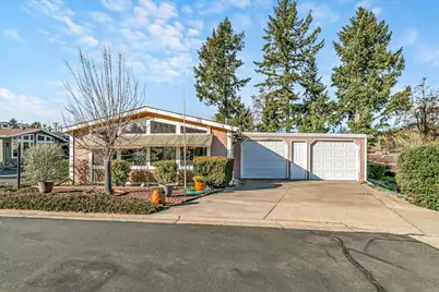 4624 S Pacific Highway #UNIT 40, Phoenix, OR 97535 - Photo 1