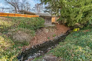 4624 S Pacific Hwy, Phoenix, OR 97535 - Photo 37